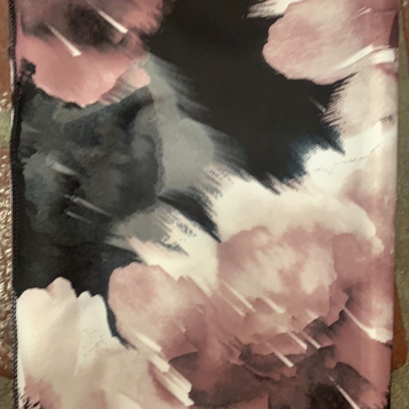 Old navy active leggings - Picture 2 of 3